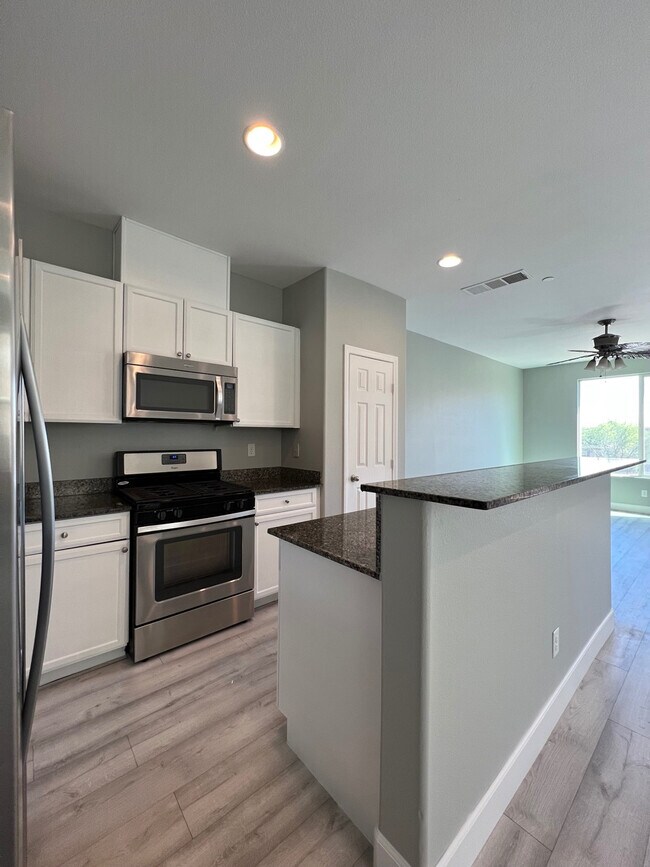 Photo - 4530 Townwall St