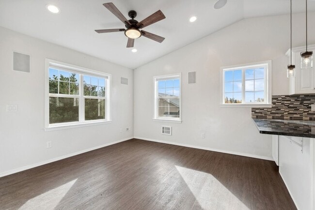 Photo - 2 bedroom, 1 bath apartment, close to down...