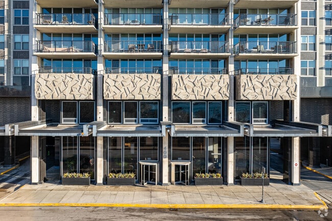 Entrance - 400 E Randolph St