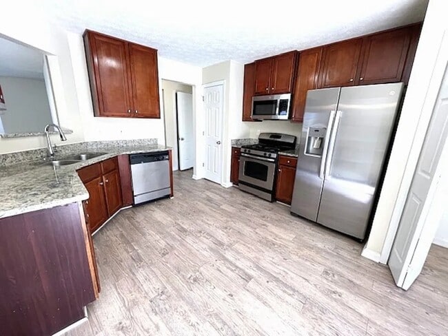 Photo - 1331 Ambercrest Way