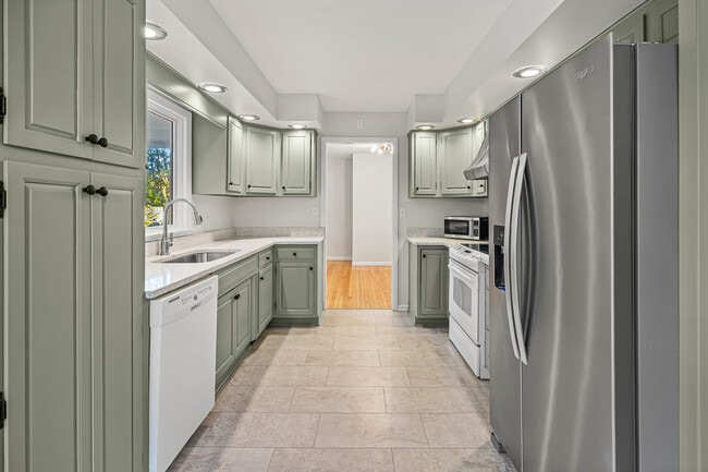 Photo - 1527 Summit Dr