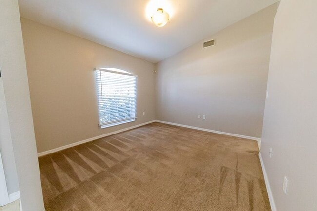 Photo - 440 Savanna Pointe St