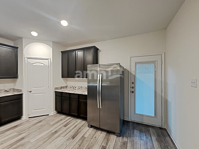 Photo - 1198 Treeta Trail