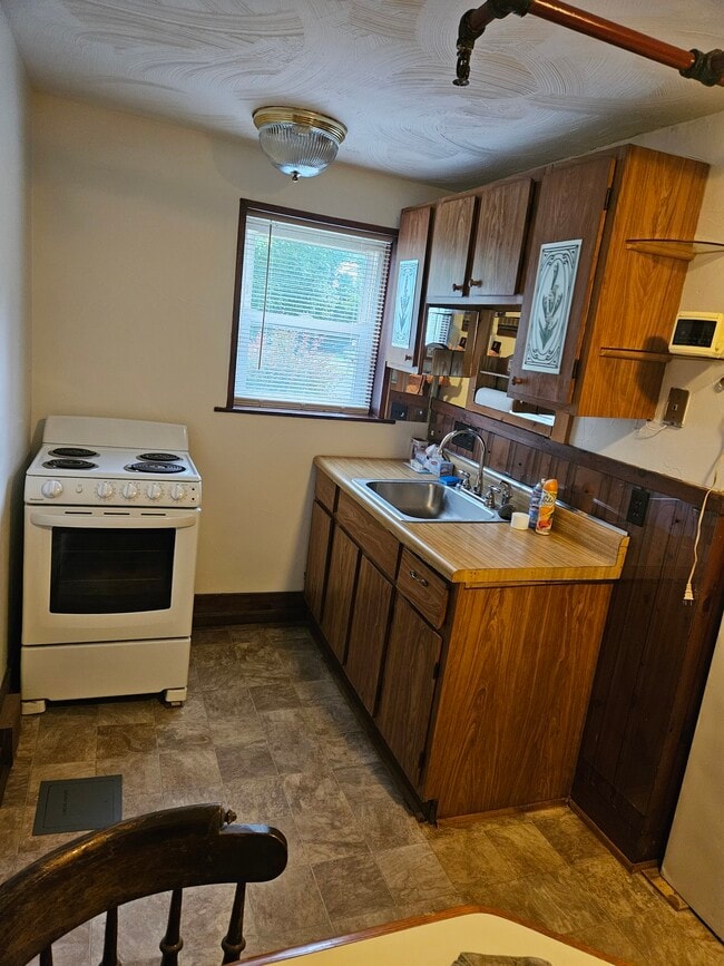 Photo - 28 Farquhar Rd Unit 1