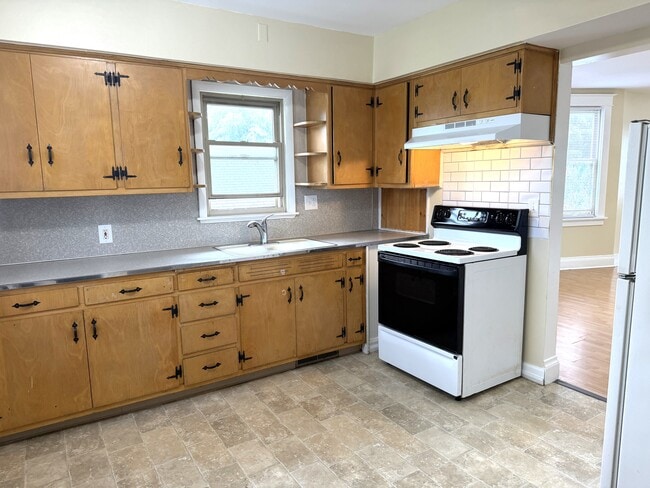 Building Photo - 5113 24th Ave Unit Upper