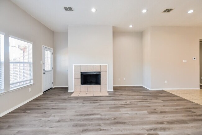 Photo - 2700 Hillside Dr