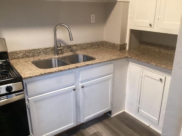 Photo - 703 W Hanssler Pl