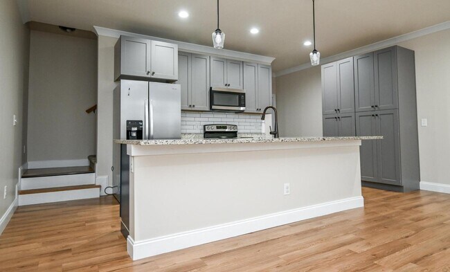 Photo - 1737 Arbor Hls Dr SE