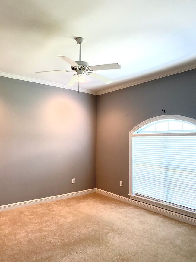 Photo - Large 3 bed/ 2.5 bath townhome for rent near the Reservoir!