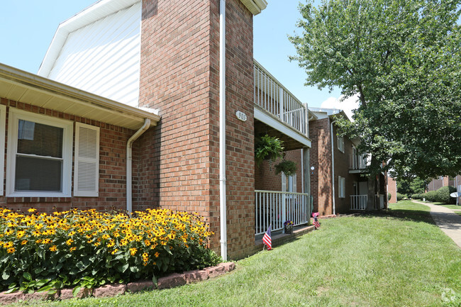 Garden-Like Grounds - Devonshire Gardens I & II Rental