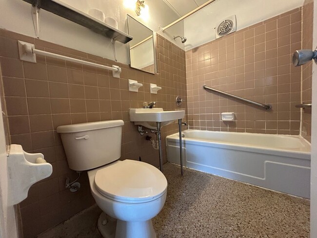 1307 NW 6th St Unit 14