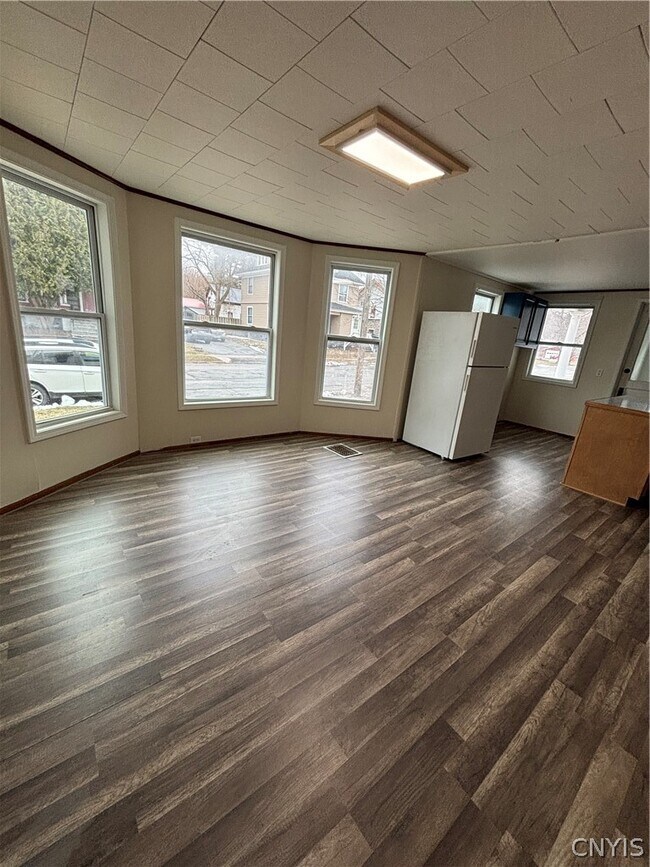 Photo - 300 S Pleasant St