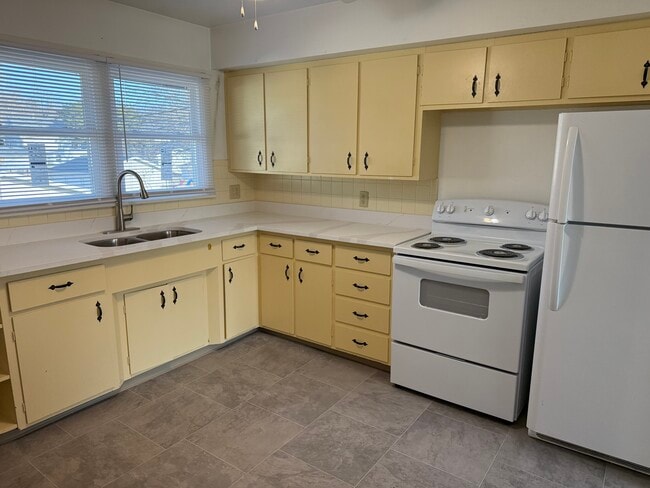 Photo - 4210 S 49th St