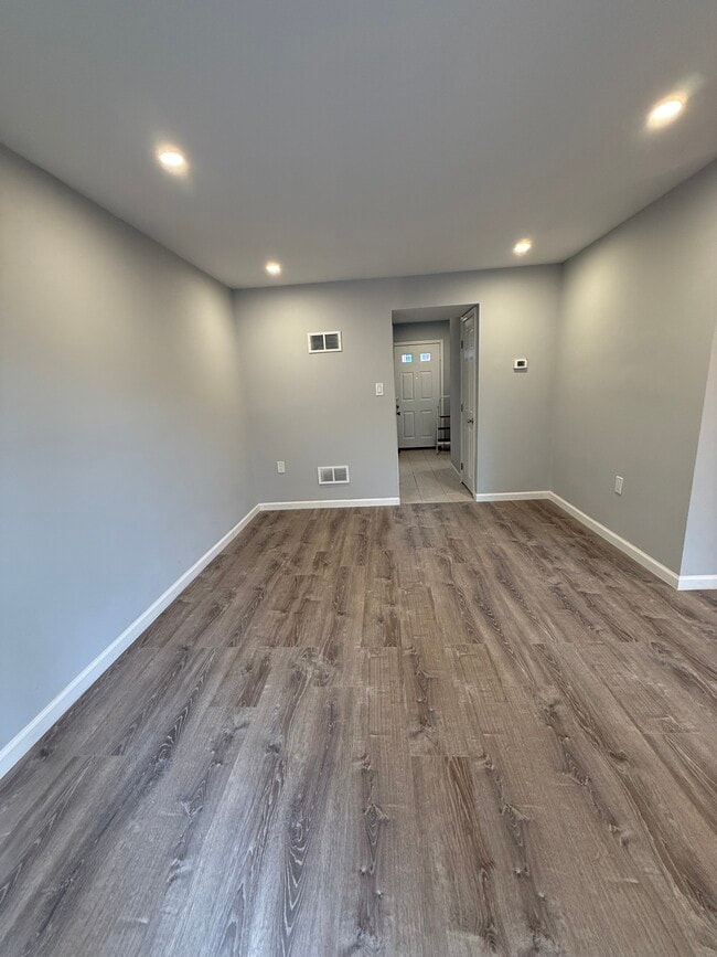 Photo - 238 Stevenson Sq