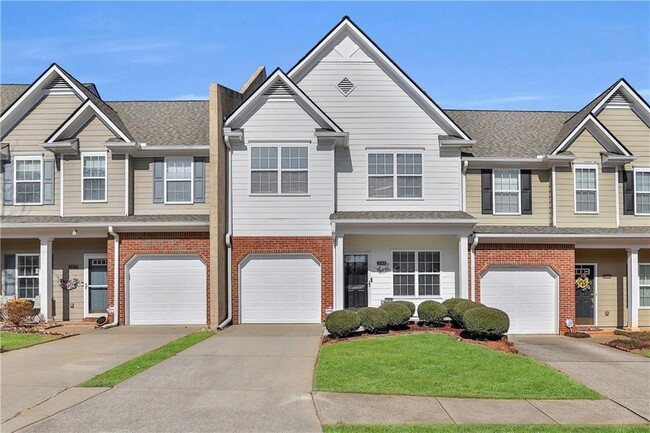 Photo - 2369 Suwanee Pointe Dr Townhome