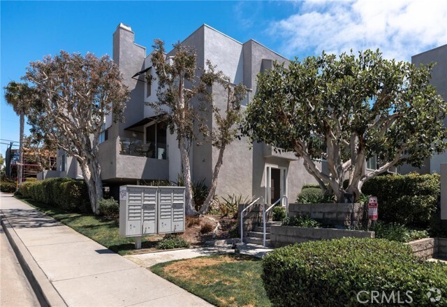Building Photo - 501 Herondo St Rental