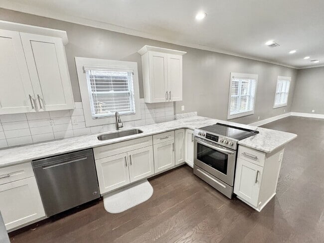 Photo - 1046 Tanglewood St