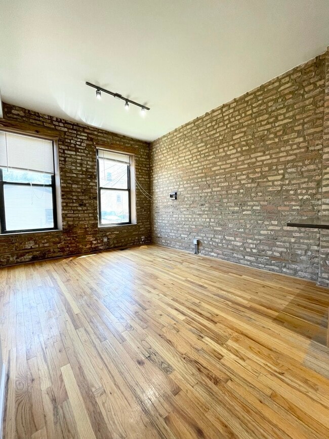 Photo - 1927 N Wolcott Ave Unit 1R