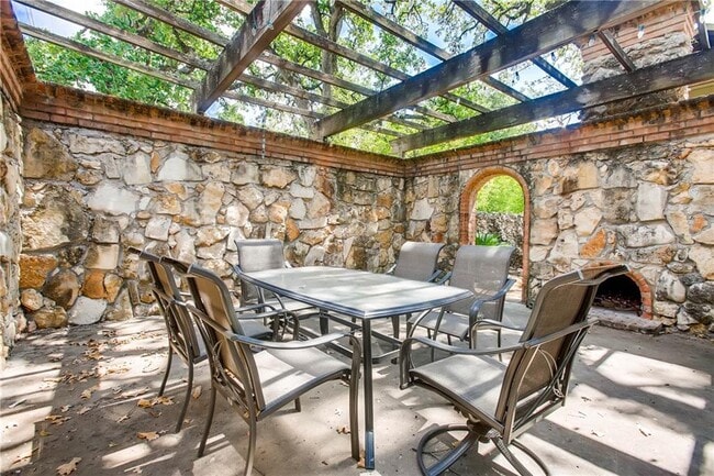 Photo - 306 E 34th St