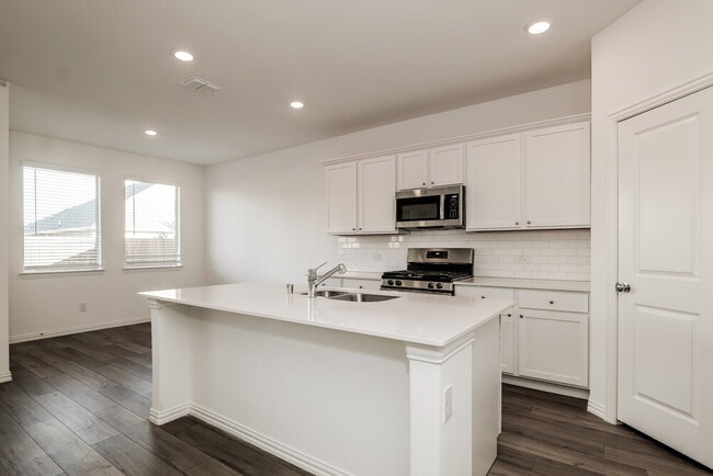 Photo - 1114 Daffodil St