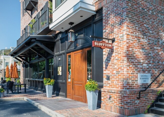 Photo - Downtown Living in The Heart of The Promenade with a reserved parking spot! Unidad 3