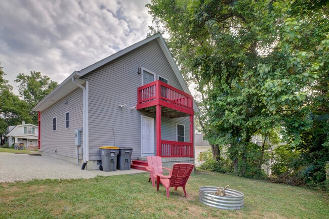 Photo - 325 W 15th St