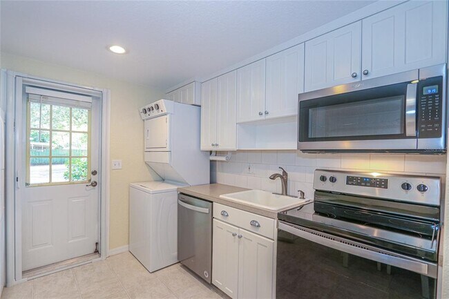 Photo - 330 5th Ave N