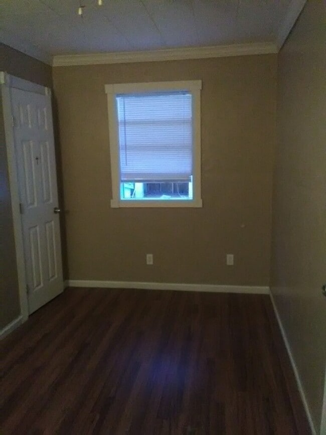 Photo - 120 W DARBY ST