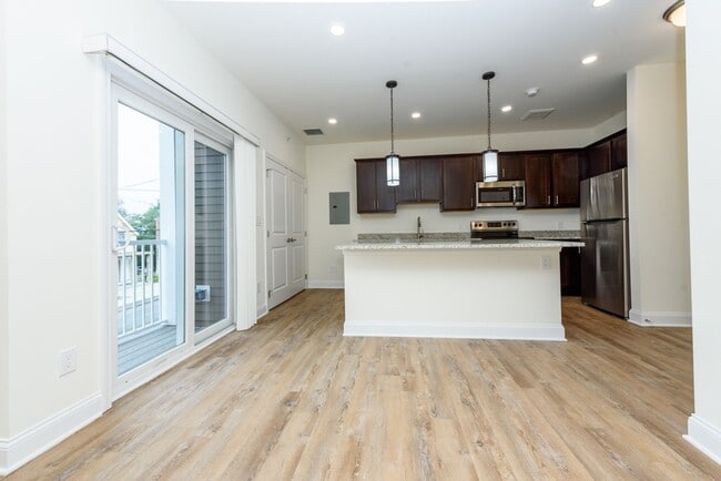 Building Photo - Luxury 2 Bedroom Apartments – Modern Comfo... Unit 303