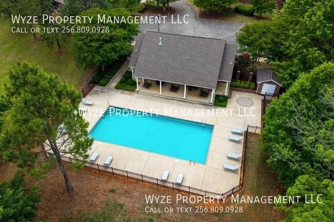 Photo - 410 Creekwater Cir