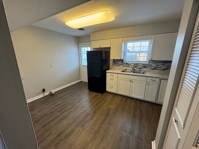 Photo - 301 W Adams St