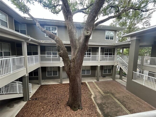 Building Photo - 621 SW 10th St Unit 203
