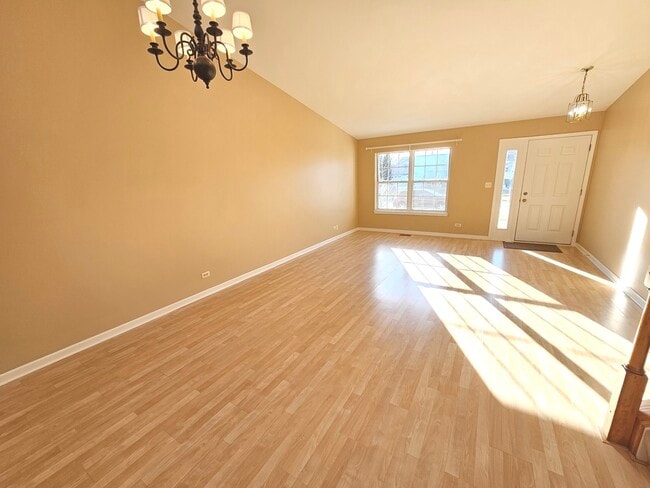 2315 Meadows Ln