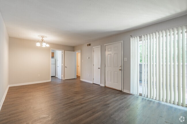 1BR, 1BA - 615SF