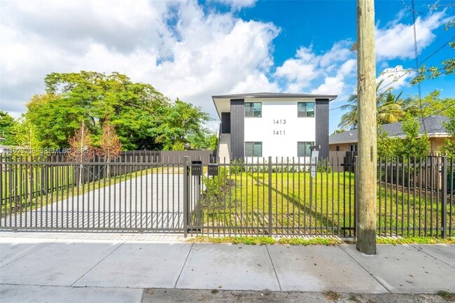 Building Photo - 1411 NW 40th St Unit B