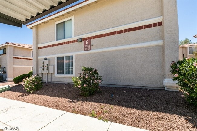 Building Photo - 7300 W Pirates Cove Rd Unit 1024