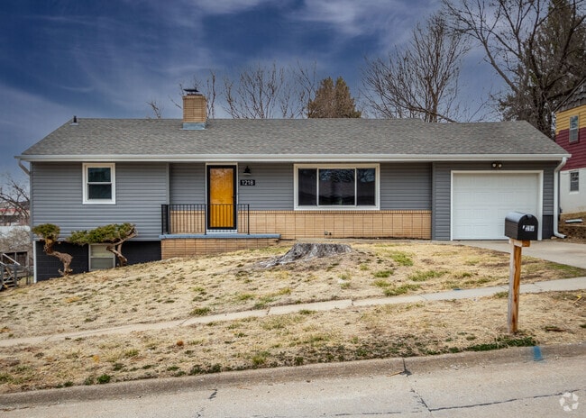 Building Photo - 1218 Sunset Dr Rental