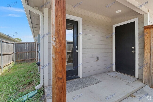 Building Photo - 806 N Broughton St Rental