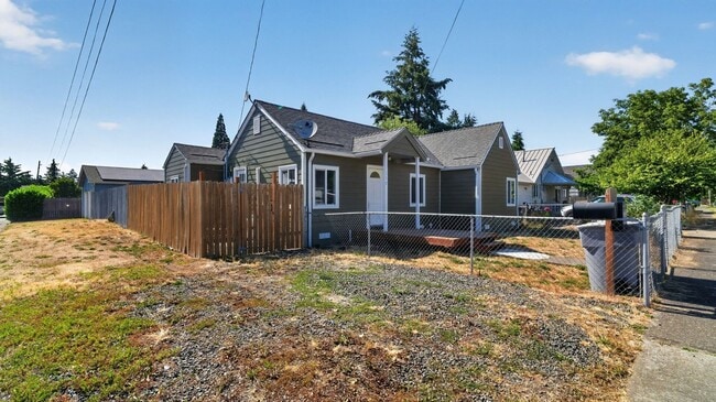Photo - 110 N 3rd St