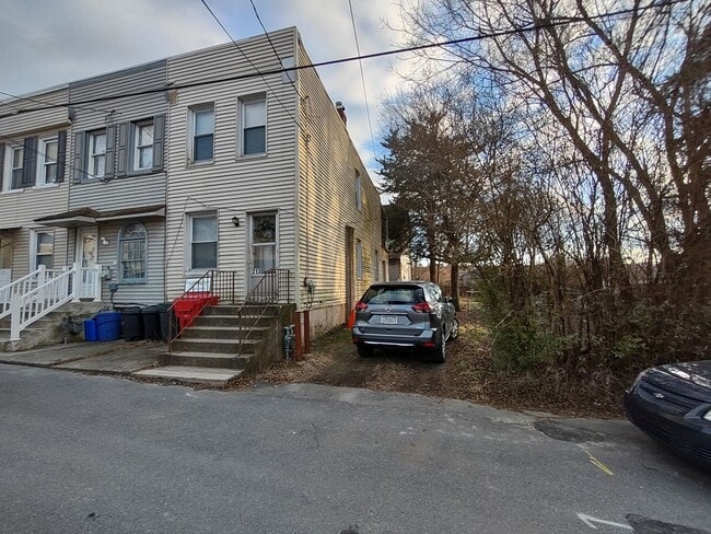 Building Photo - 2 Bedroom for Rent