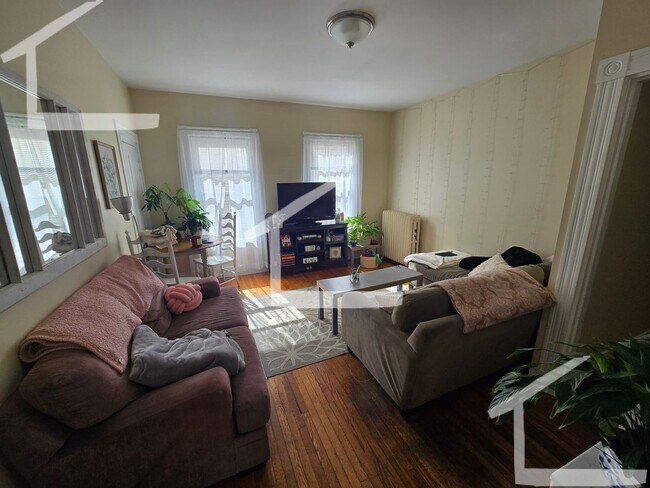 Building Photo - 43 Falkland St