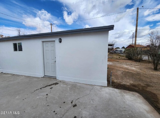 Building Photo - 116 N Clark Dr Unit B