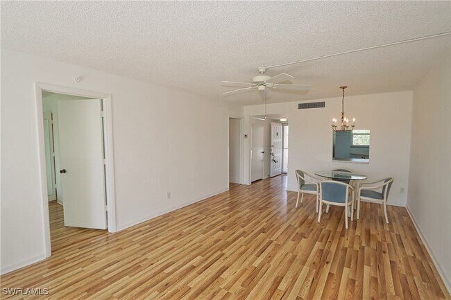 Photo - 13 High Point Cir N Unit 209