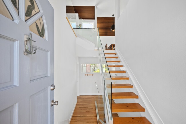 Photo - 390 St Ann's Dr