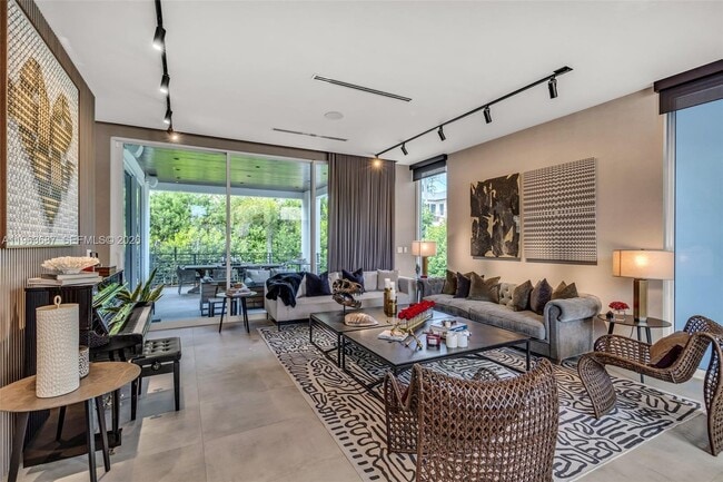 Photo - 285 W Mashta Dr