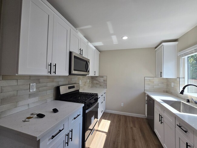 Photo - Newly Renovated 2023!! 4BD/2BA (Lease out,...