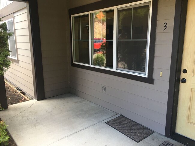 Photo - NW 3x2 townhome with primary bedroom on the main level