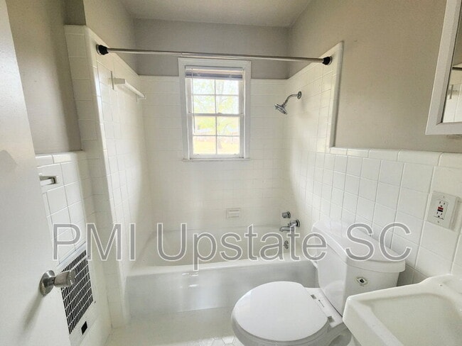 Photo - 702 Fairview St