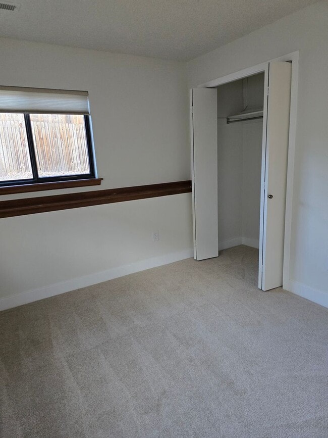 Photo - 443 Lincoln Cir