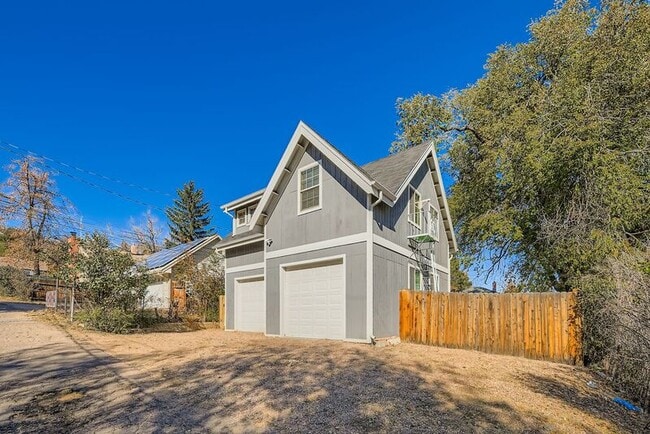 Photo - 515 W San Miguel St